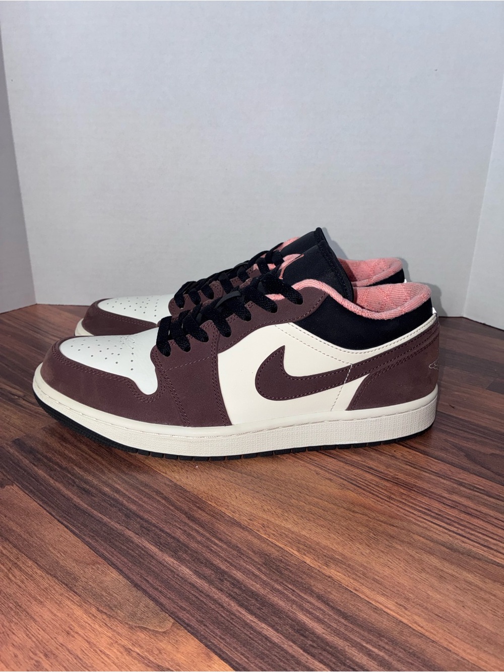 Size 9.5 - Jordan 1 Retro Low Mocha DC6991-200